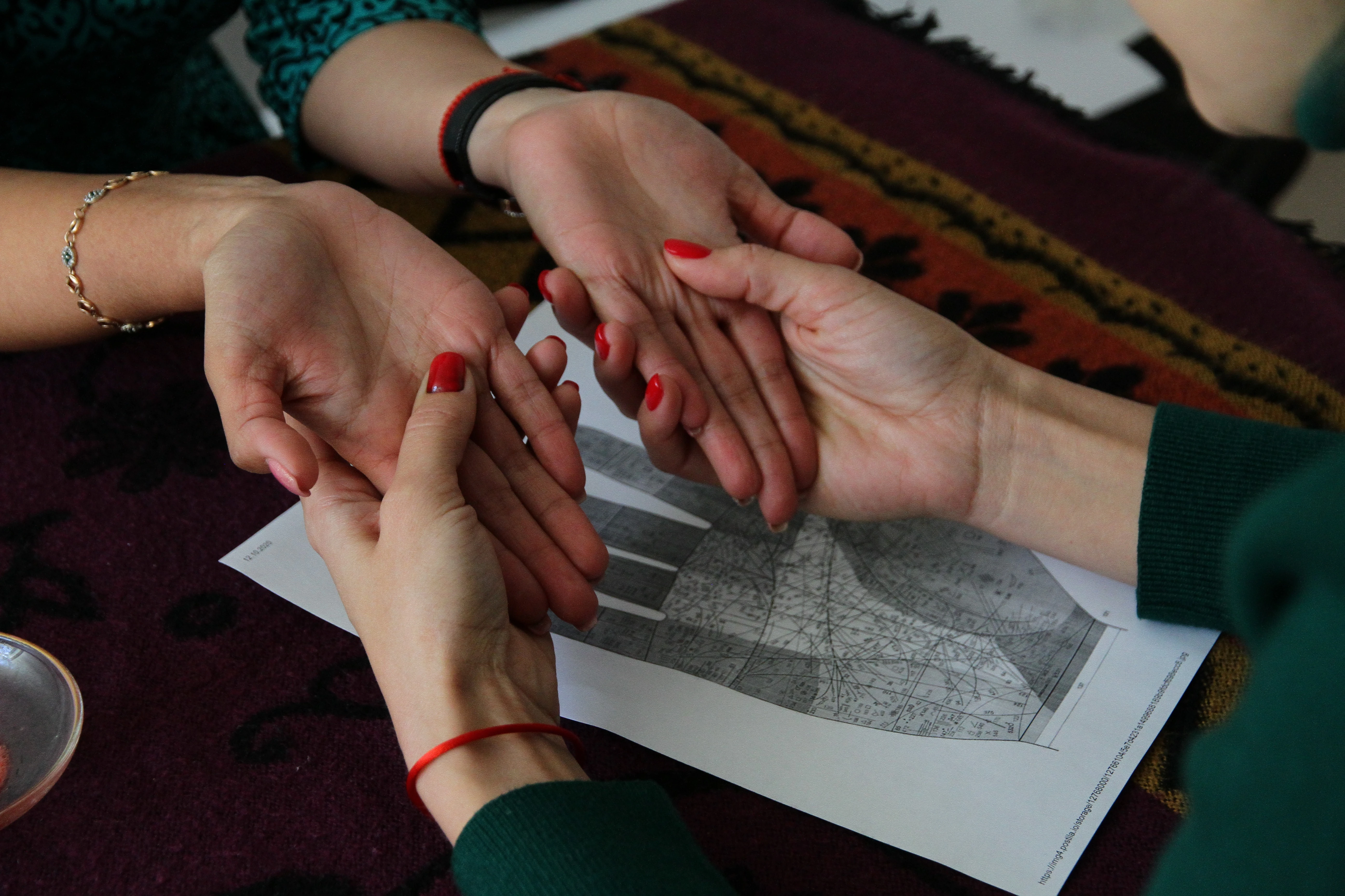 Суд над целительницей в Актобе: 138 потерпевших, сумма ущерба превысила 570 млн тенге